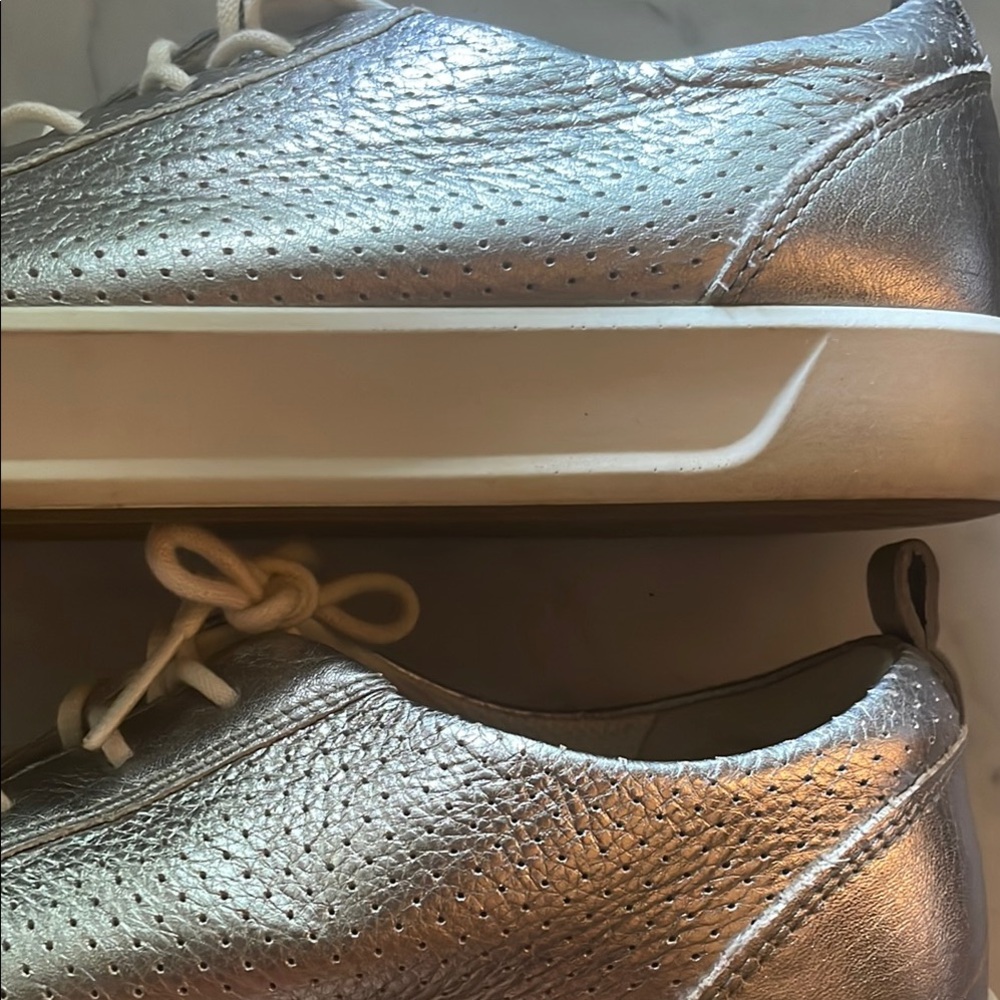Ecco Silver White Sneakers Minimalist Design - Picture 10 of 16